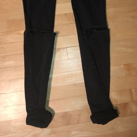 Ripped black high rise skinny jeans 🖤 - Picture 2 of 7